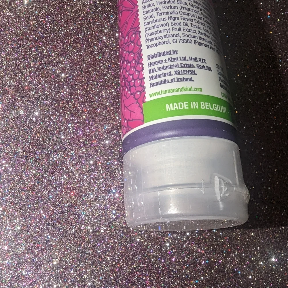 Human+kind Hand Scrub Elderflower & Raspberry - Picture 2 of 4